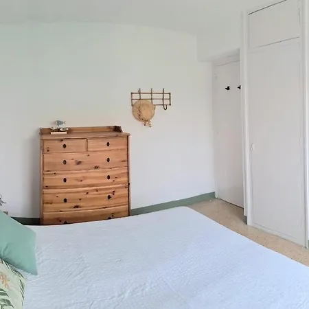 Cozy Next To The 锡切斯